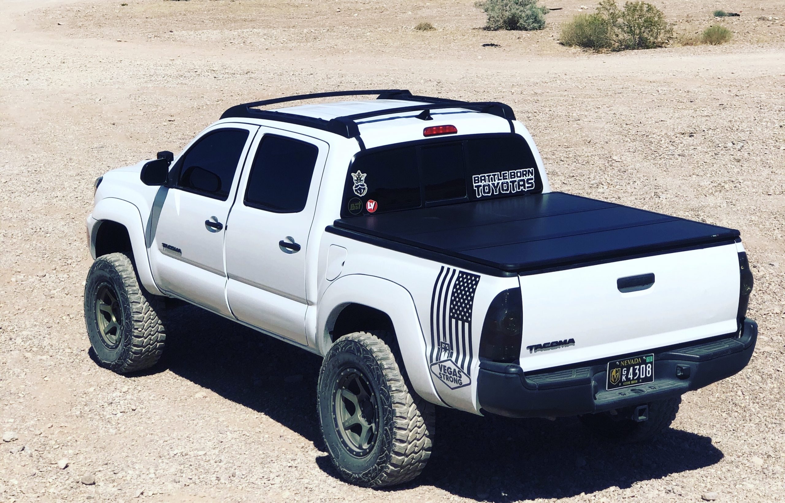 Tri-Folding Tonneau Bed Cover for 2nd Gen Tacoma