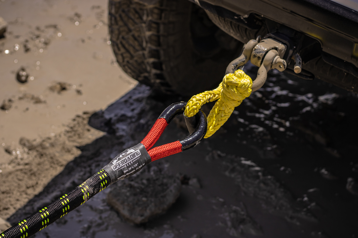 Offroading Gear Kinetic Recovery Rope Hooked Up to Offroading Gear Synthetic Soft Rope Shackle