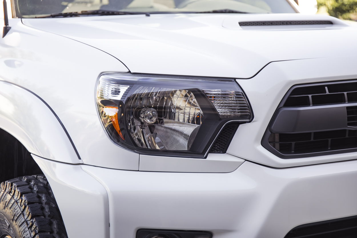 Blacked-Out Headlight Housings on 2nd Gen Tacoma