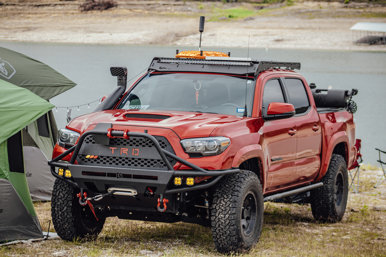 Lifted 3rd Gen Tacoma with C4 Hybrid Front Bumper & Agency 6 Shovel