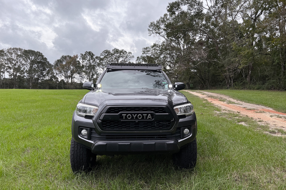 3rd Gen Tacoma with ZROADZ LED Light Pods & Ditch Light Brackets & Prinsu Roof Rack