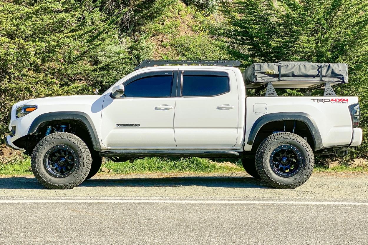 Lifted Super White 3rd Gen Tacoma with Prinsu Roof Rack & CBI Bed Bars