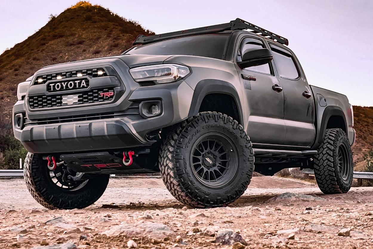 Lifted 3rd Gen Tacoma with Summit Wheels and RRW Bolt-On Rock Sliders