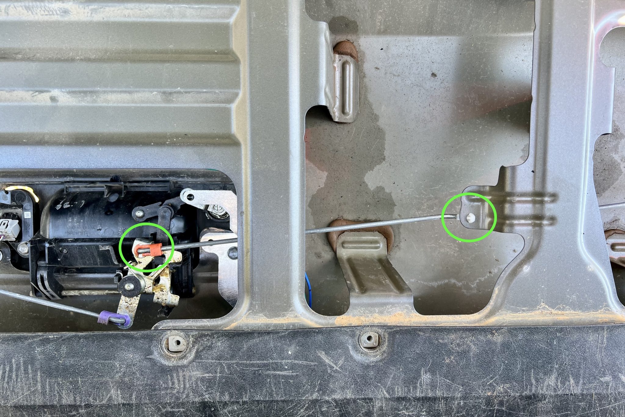 R4T Tailgate Lock for 3rd Gen Toyota Install & Review