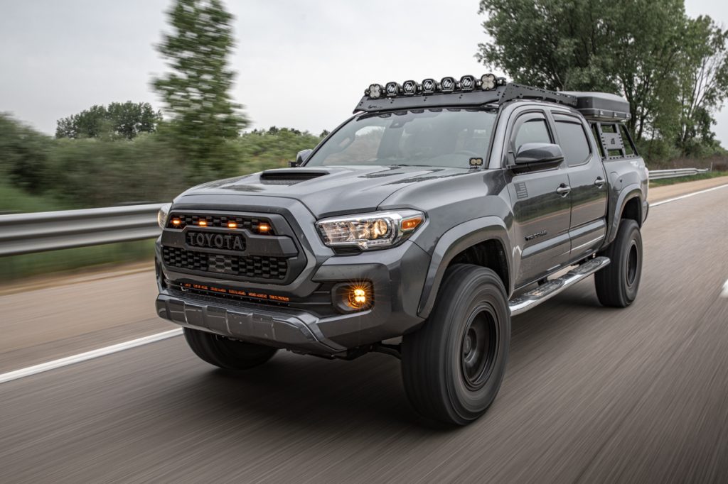 3rd Gen Tacoma With Raptor Lights & Prinsu Roof Rack With Baja Designs XL Linkable Light Bar