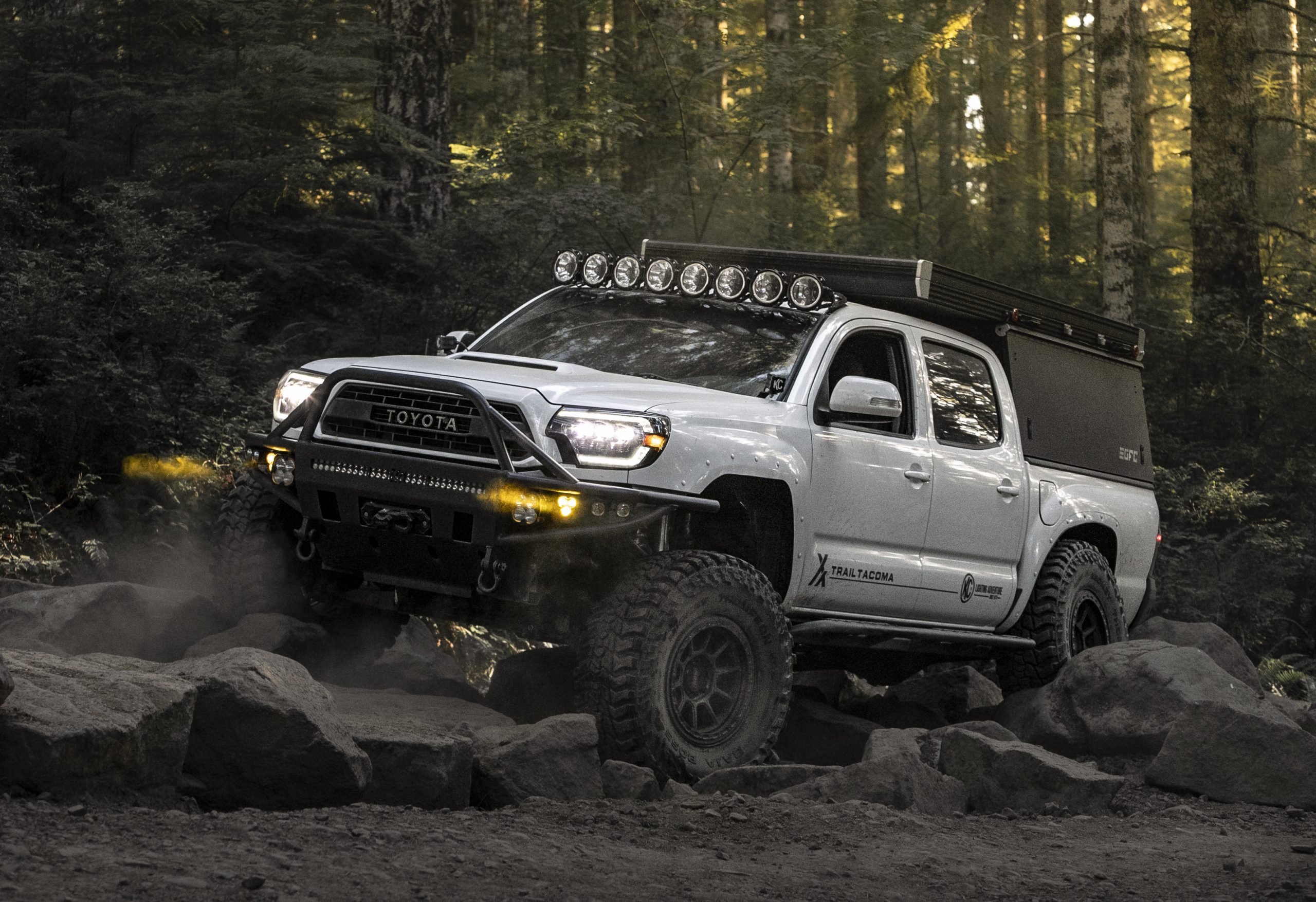 Long Travel Tacoma on 37" Tires Rock Crawling