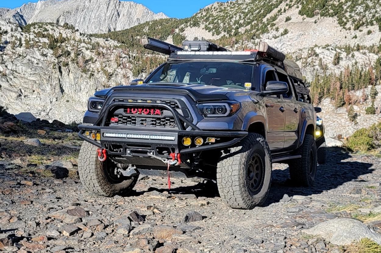 3rd Gen Tacoma with RCI Off-Road Front Skid Plate & Prinsu Roof Rack