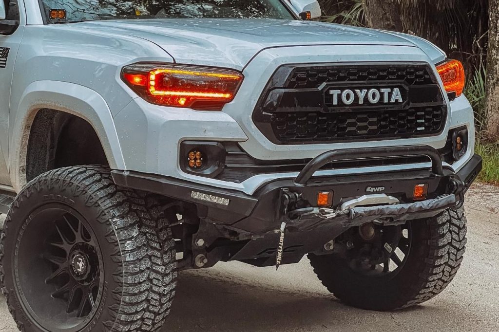 Taco Tuesday: Winch Setups For Tacoma - WARN VS. Smittybilt