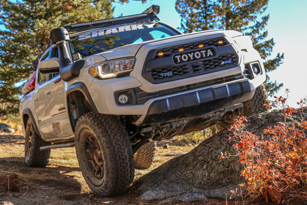 3rd Gen Tacoma w/ High-Clearance Viper Cut