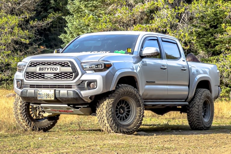 Taco Tuesday: 3rd Gen Tacomas With High Clearance Viper Cut