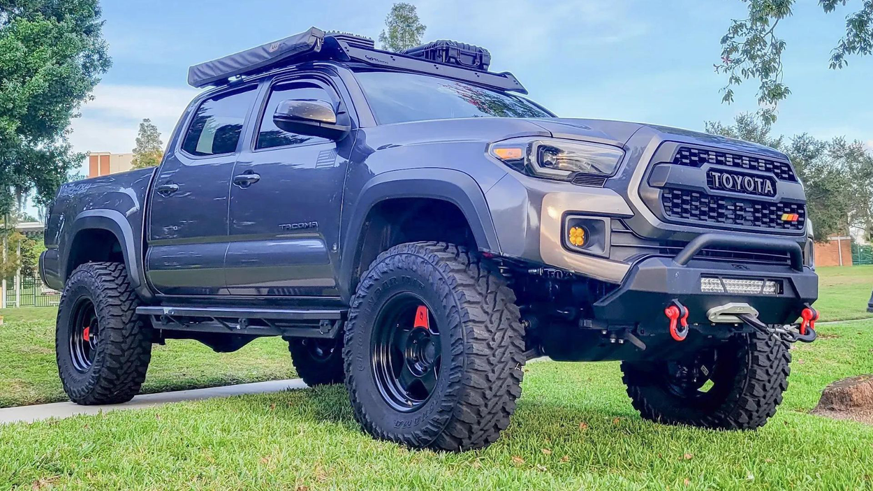 Body Armor 4x4 Hiline Front Winch Bumper On 3rd Gen Tacoma With SCS Wheels & Smittybilt X20