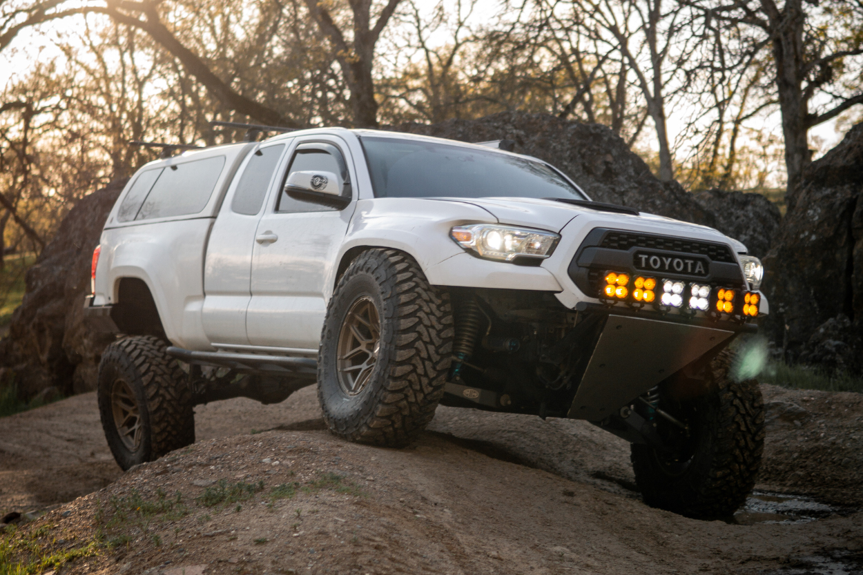 Long Travel 3rd Gen Tacoma With 37" Toyo Tires MTs & Falcon Wheels