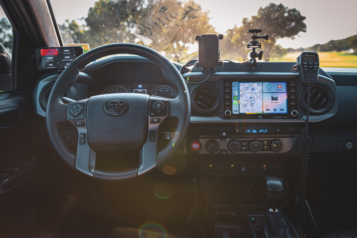 3rd Gen Tacoma with Expedition Essentials USB Powered Dash Mount and ARB LINX Dashmount with Controller