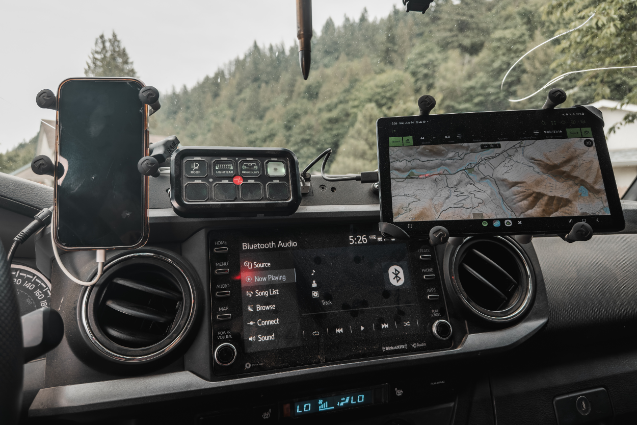 3rd Gen Tacoma with Expedition Essentials 3TPAM Powered Dash Mount