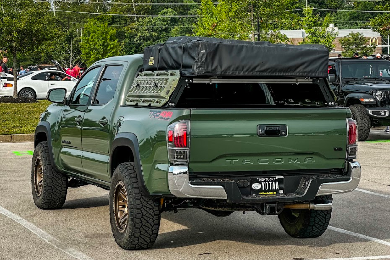 3rd Gen Tacoma With Green Maxsa 20333-OD Heavy-Duty Escaper Buddy Traction Boards