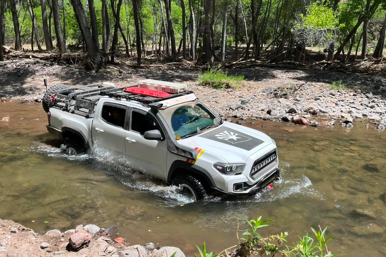 3rd Gen Tacoma With Reed MAXTRAX MKII Recovery Tracks Mounted To Prinsu Roof Rack