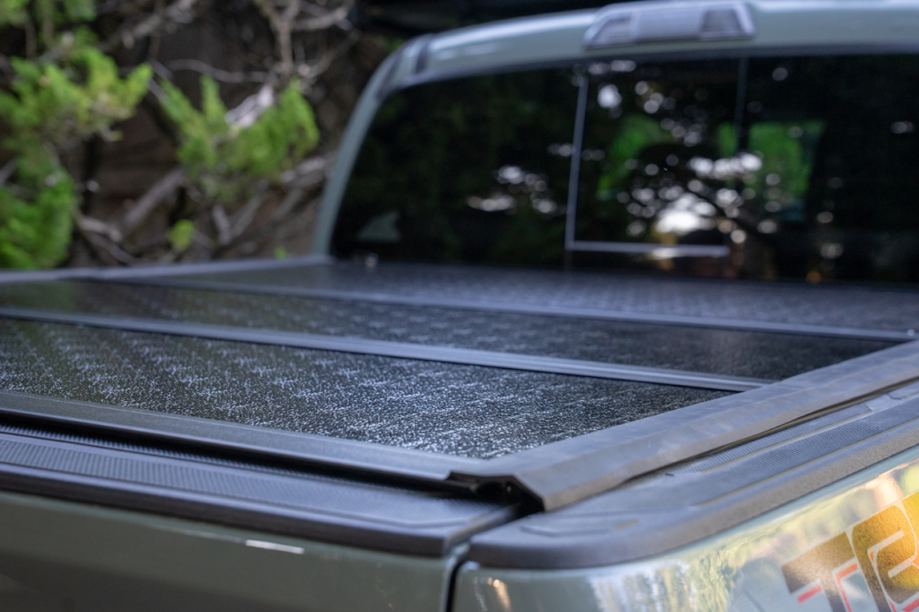 Gator EFX Hard Fold Tonneau Cover For 2nd & 3rd Gen Tacoma