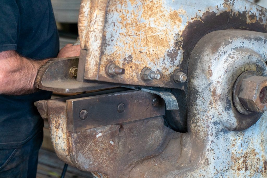 Large Metal Shear to Cut Down Leafs for Leaf Pack