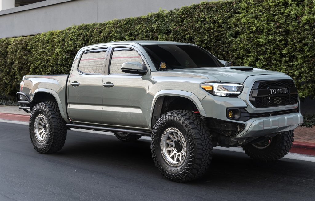 Machined Wheels With 35s On Tacoma