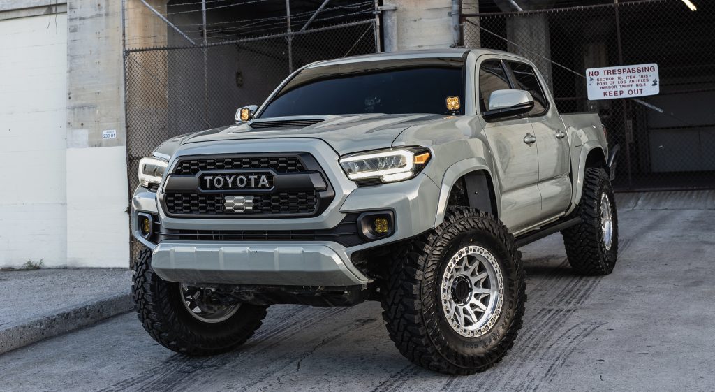 Lock Off-Road Lunatic Wheels On Sport 3rd Gen Lunar Rock Tacoma