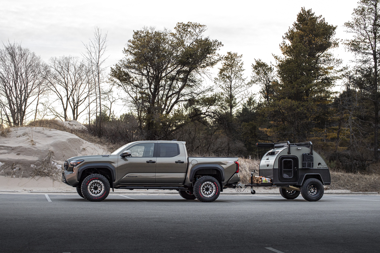 4th Gen Tacoma On 33x12.5 Tires Towing Off-Road Trailer