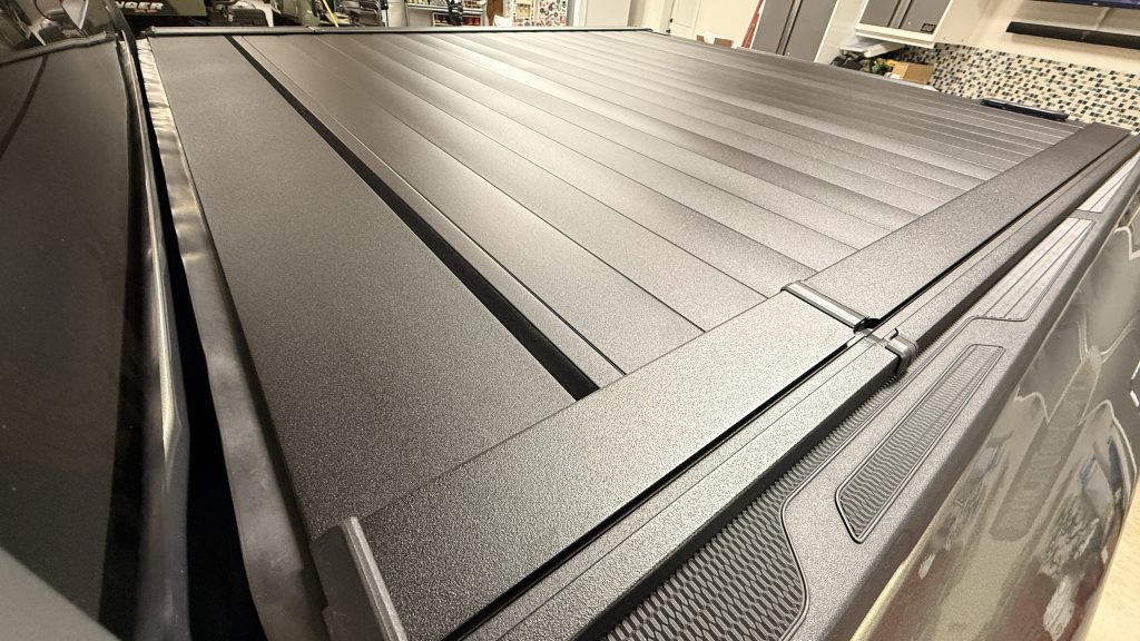 RetraxPro EZ-OFF FRC-4000 Tonneau Cover