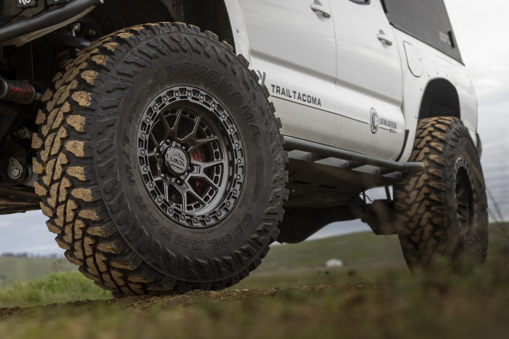 Lock Commando Wheel With Simulated Beadlock On Tacoma