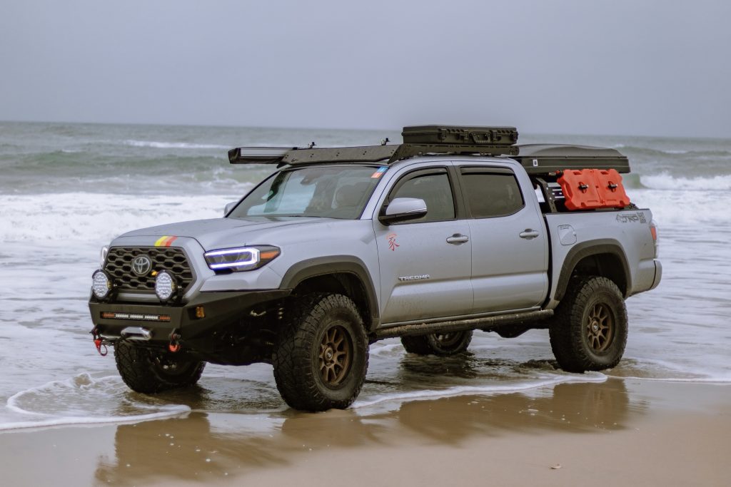 Silver 3rd Gen Tacoma w/ Body Armor 4x4 Front Bumper & Prinsu Roof Rack